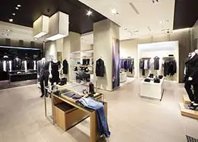 Beleuchtung im Modegeschäft